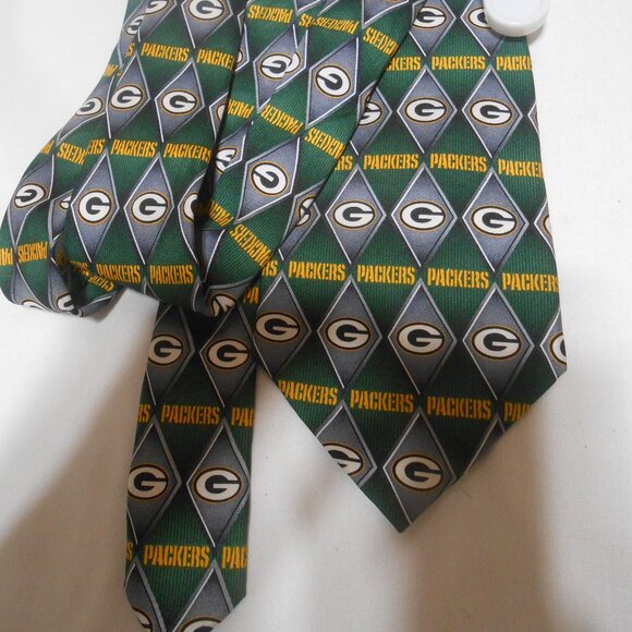 NFL Brand Greenbay Packers 100% silk Necktie Nice stocking stuffer ππ - Picture 8 of 8